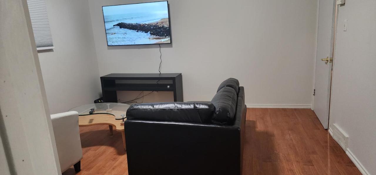 Chesskings Guest House - Unit 1 Уинипег Екстериор снимка