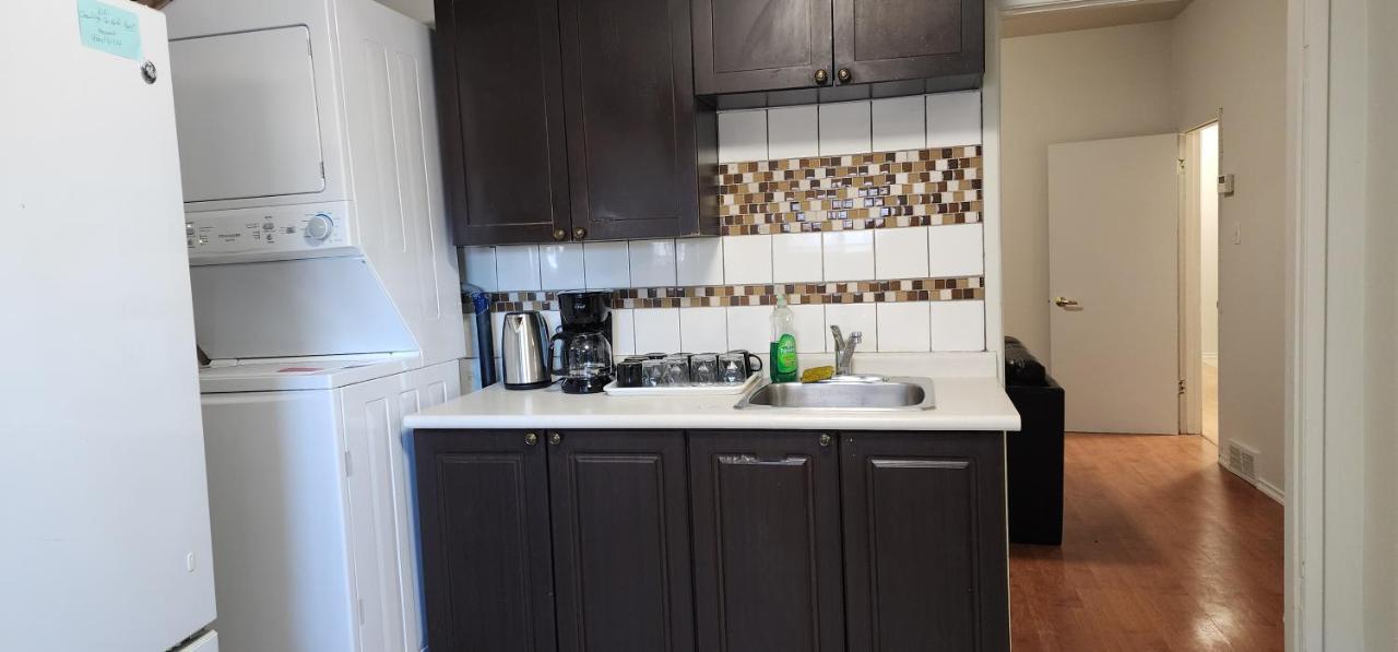 Chesskings Guest House - Unit 1 Уинипег Екстериор снимка